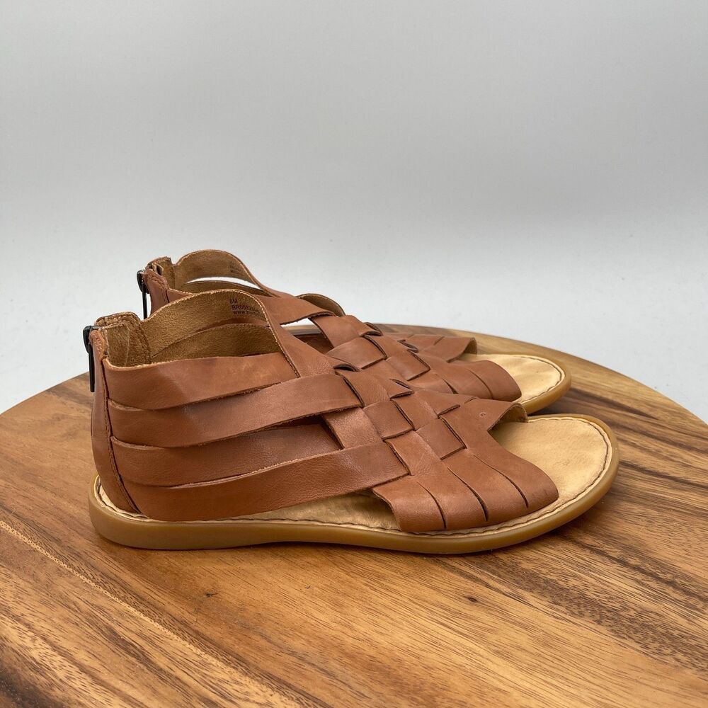 Born Sandals Womens SIze 8 M Tan Soft Woven Leather Zip Back Gladiator Comfort